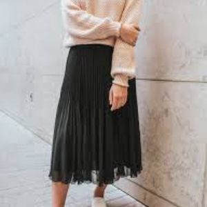 Aritzia Black Twirl Skirt (L)